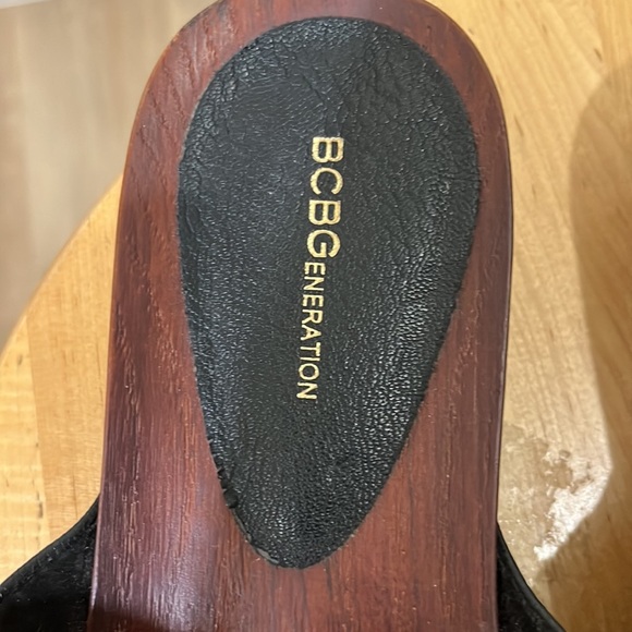 BCBGeneration black leather clog styled sandals. Size 8.5 M - Picture 6 of 7